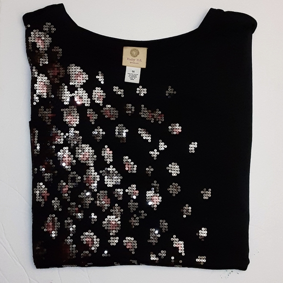 BLACK TOP EMBELLISHED in Silvver Black Modern Graphics - Picture 1 of 2